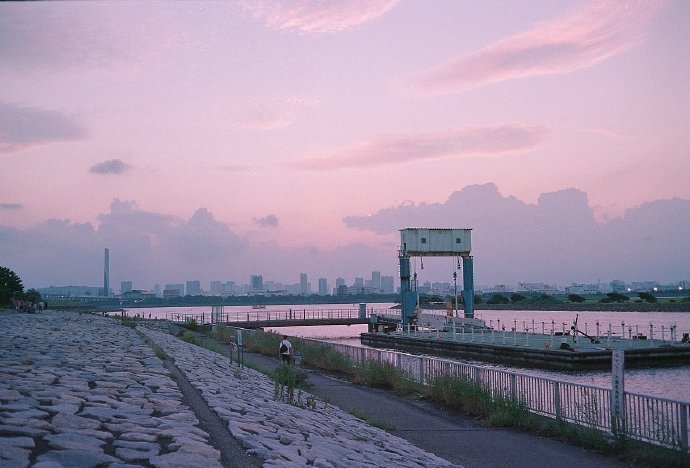 “约着见一面 就能使见面的前后几天都沾着光 变成好日子 “