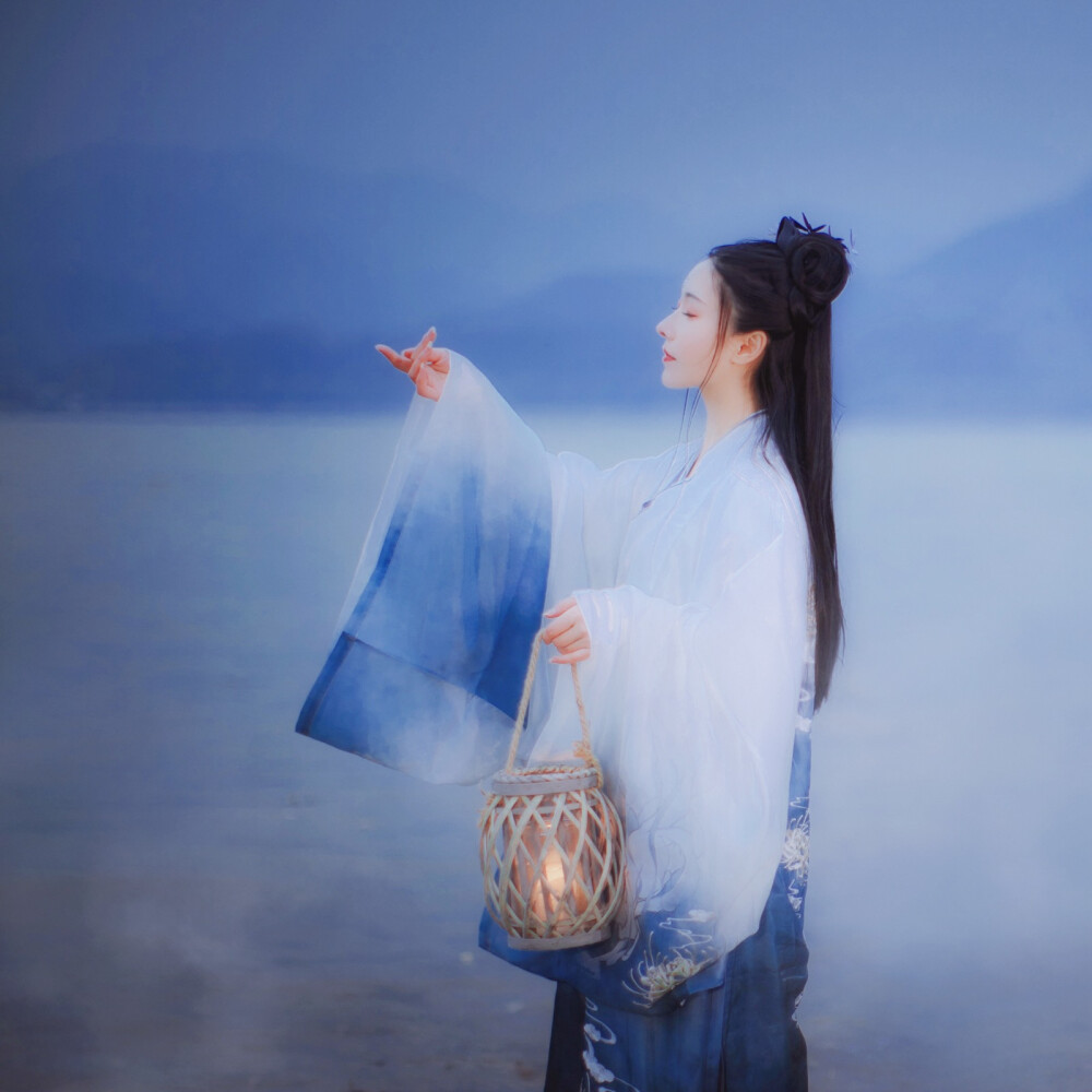 野洵真人古风女