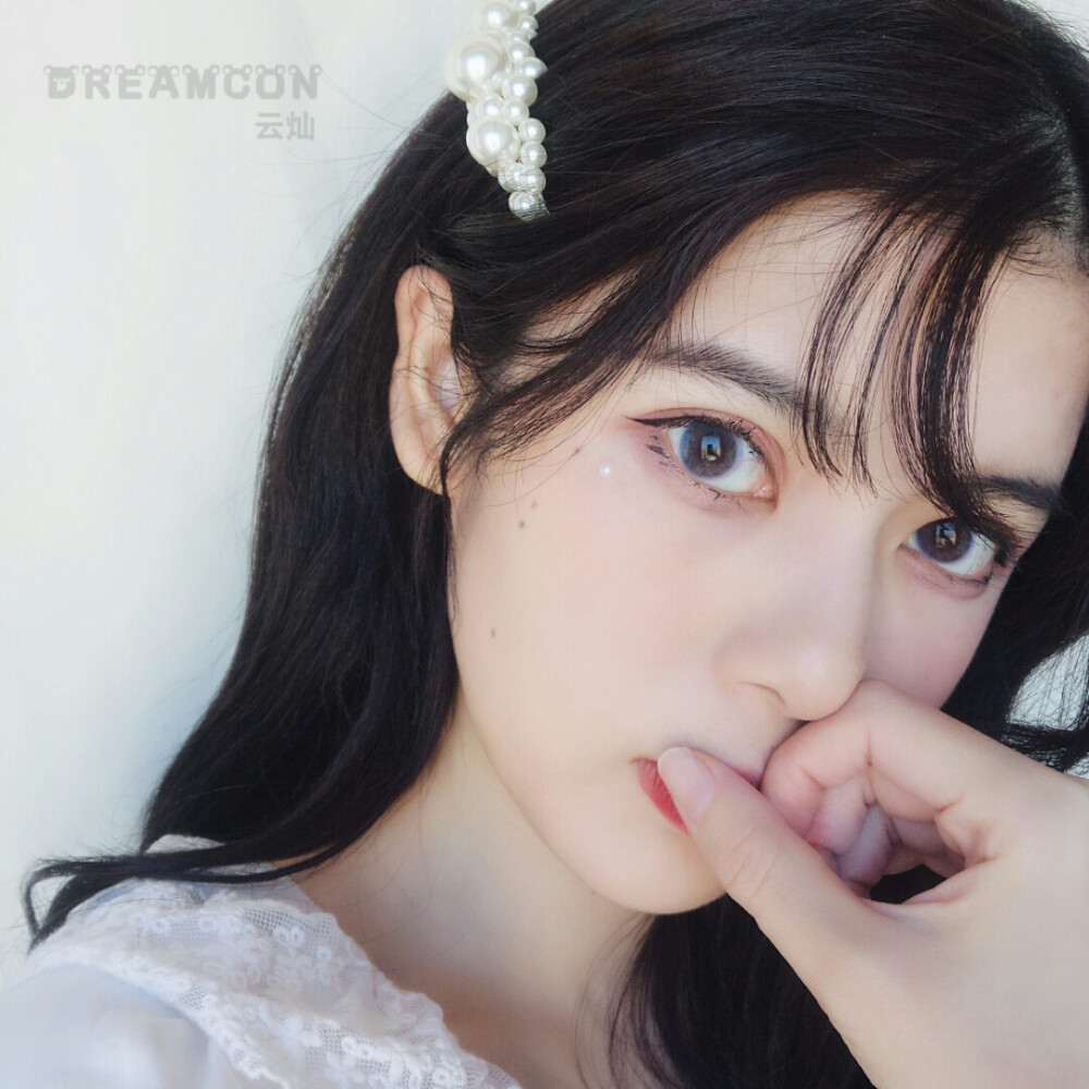 ♚Dreamcom云灿棕 小仙女的颜色
云似轻纱，绚烂如花。
有一种异域的美感。
直径14.2/基弧8.7/含水量40% 年抛型 顶级硅水凝胶
