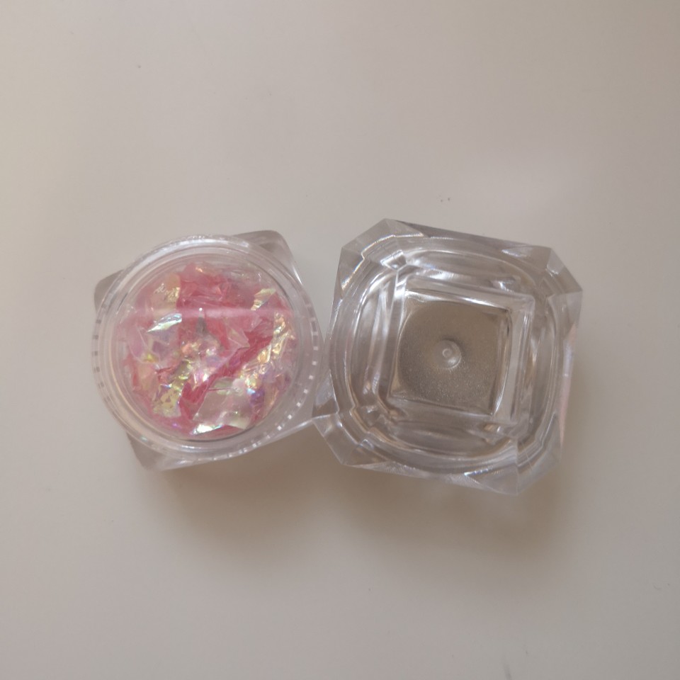 粉色猫眼+镜面水波纹+玻璃纸
用到:
@MissCandy 裸粉幻银+钻石高亮胶
淘宝买的玻璃纸和磨镜粉