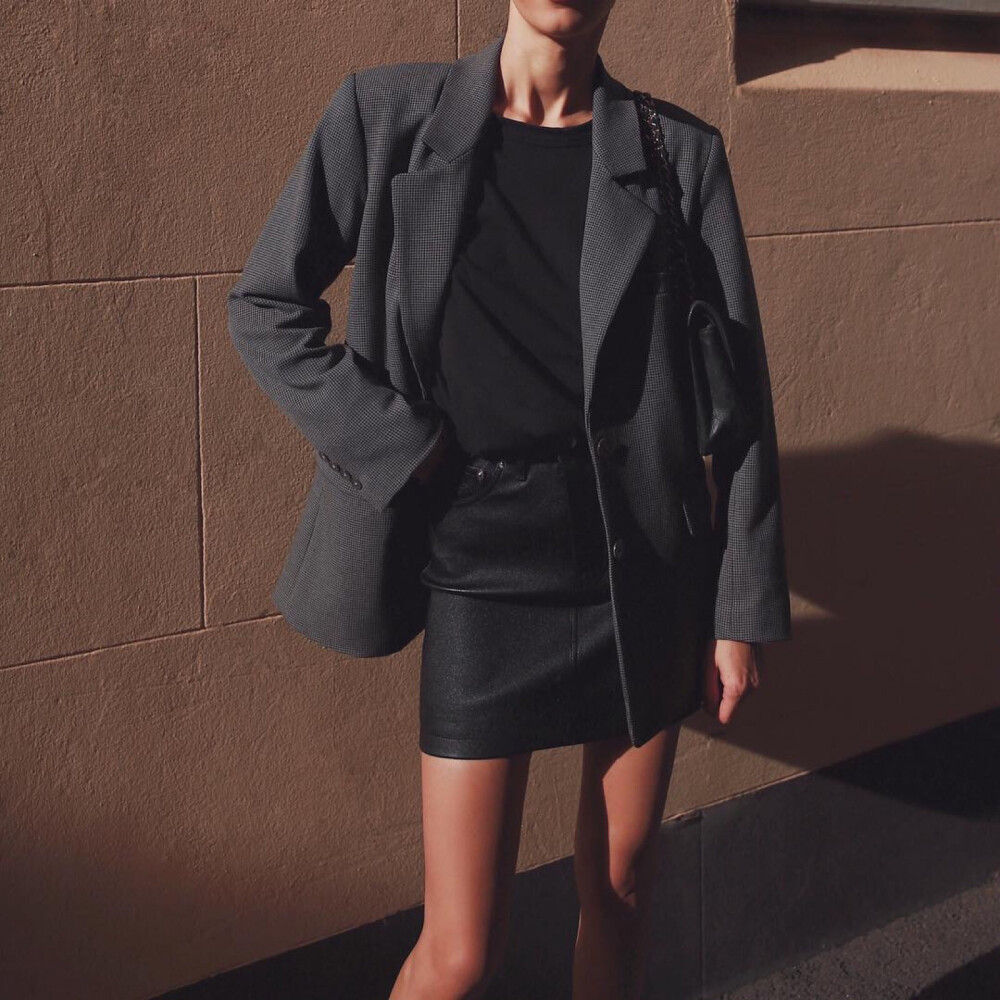 澳洲时尚博主Petra
黑色西装搭配法则