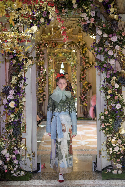 Dolce & Gabbana 2018秋冬高级定制系列.（无关品牌，只看衣服）