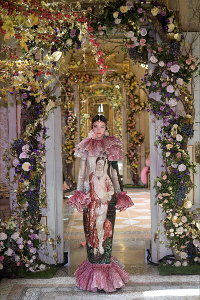 Dolce & Gabbana 2018秋冬高级定制系列.（无关品牌，只看衣服）