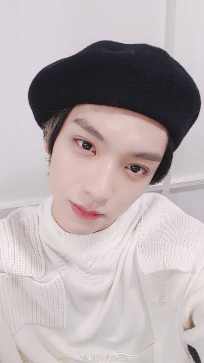 NFLYING金宰铉
cr.logo