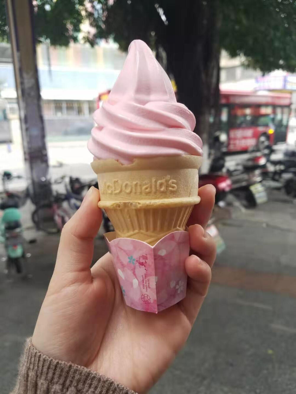 #手绘手帐分享#咬下一口樱花味的冰淇淋，春天就到了吧~~