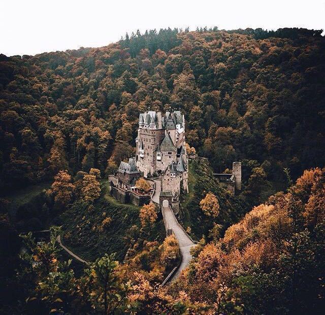 德国Eltz Castle，深山里的中世纪古堡