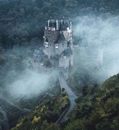 德国Eltz Castle，深山里的中世纪古堡