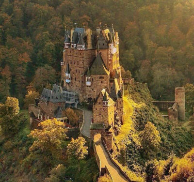 德国Eltz Castle，深山里的中世纪古堡