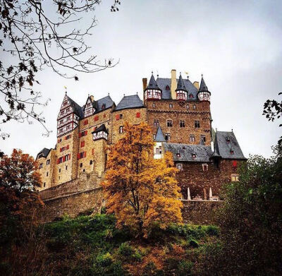 德国Eltz Castle，深山里的中世纪古堡