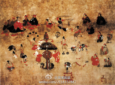 #历代名家人物画# 《乐舞百戏图》 东汉 墓室壁画 (出土于内蒙古和林格尔墓).此画反映现实生活最为生动的，画中人物内容有戏剑，击鼓等热闹活动，人物形象近似速写，寥寥几笔，惟妙惟肖，是东汉反映人物最为胜多那个…