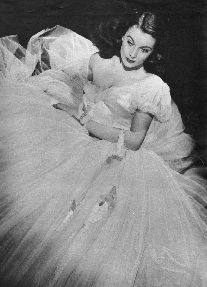 Vivien Leigh（费雯·丽），1940年《Waterloo Bridge》（魂断蓝桥）