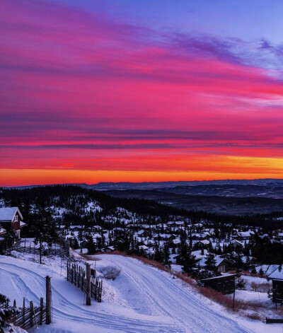 挪威的雪后夕阳