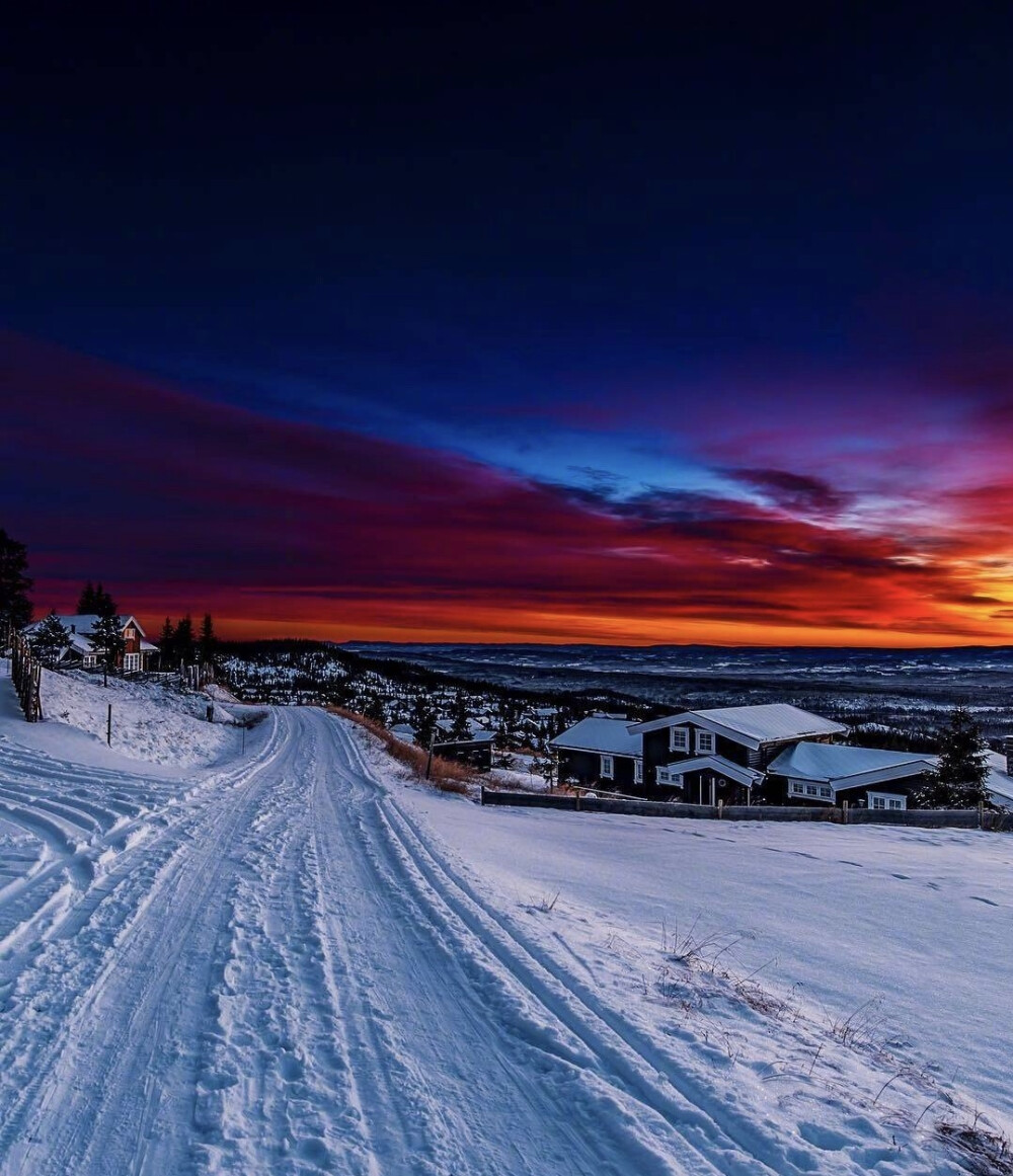 挪威的雪后夕阳