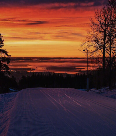 挪威的雪后夕阳