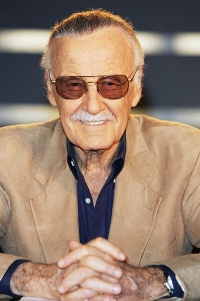 斯坦·李（Stan Lee，1922年12月28日—2018年11月12日），男，出生于美国纽约，漫画创作者、演员、编剧。
1941年，斯坦·李生平第一部作品问世，即《美国队长》系列漫画的第三部。1961年11月开始，在搭档漫画家杰克·科…