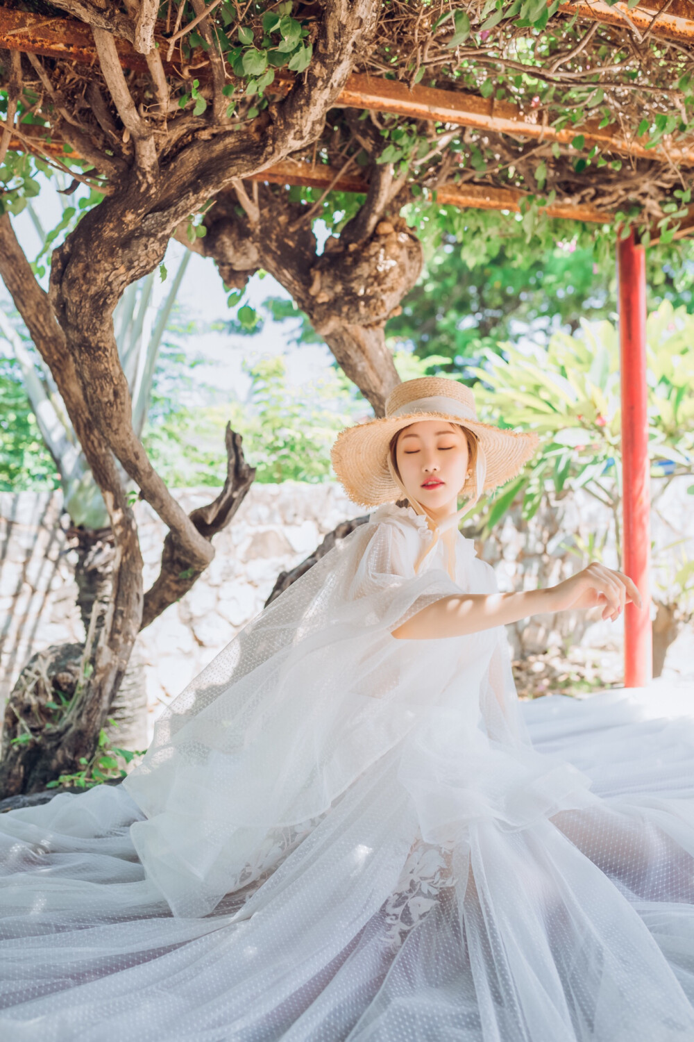 摄于华欣，光线太硬，但一整个火车的人都在跟你打招呼。
Photo by @阿树啊_zZ