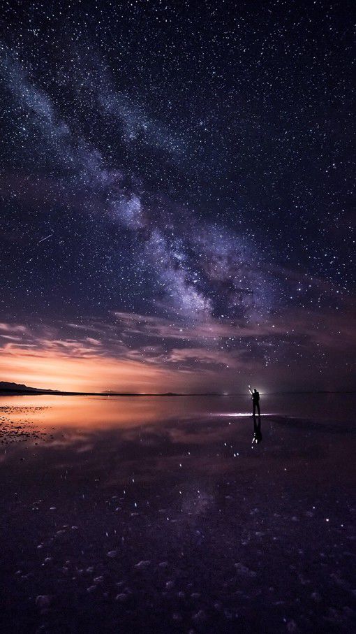 美丽的夜晚星空是一幅靓丽的风景美丽温柔的光芒非常的纯美