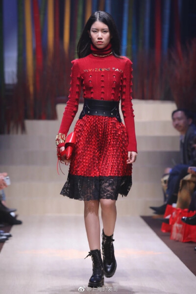 美籍华裔时装设计师Vivienne Tam携其同名设计师品牌3月27日晚，上海总商会旧址举行VIVIENNE TAM 2019秋冬时装系列全球首发。以“SHERO”为名 带来跨界与视觉的盛宴