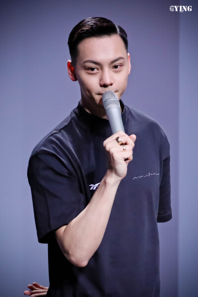 【陈伟霆 William Chan】190327 锐步2019秋冬上海时装周开幕秀 锐步Reebok亚太区品牌代言人 2150 x 3226 px (图源: 微博 @陈伟霆光影印象馆 weibo.com/5597699439/HmUmIeYVU)