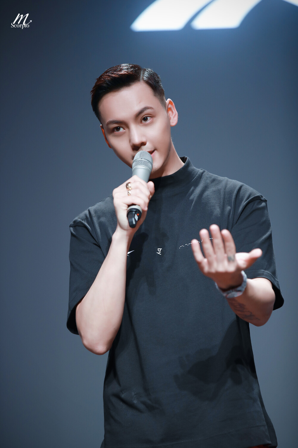 【陈伟霆 William Chan】190327 锐步2019秋冬上海时装周开幕秀 锐步Reebok亚太区品牌代言人 2000 x 3000 px (图源: 微博 @Scorpio-W陳偉霆星座站 weibo.com/5400171300/HmUoQBYHb)