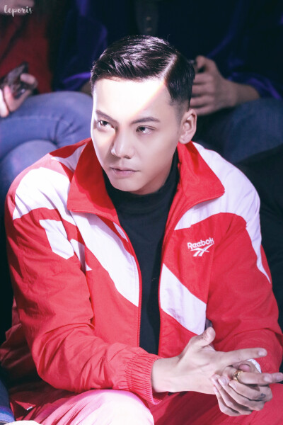 【陈伟霆 William Chan】190327 锐步2019秋冬上海时装周开幕秀 锐步Reebok亚太区品牌代言人 2730 x 4096 px (图源: 微博 @天兔_Leporis陈伟霆图博 weibo.com/3749568271/HmYGf6efb)