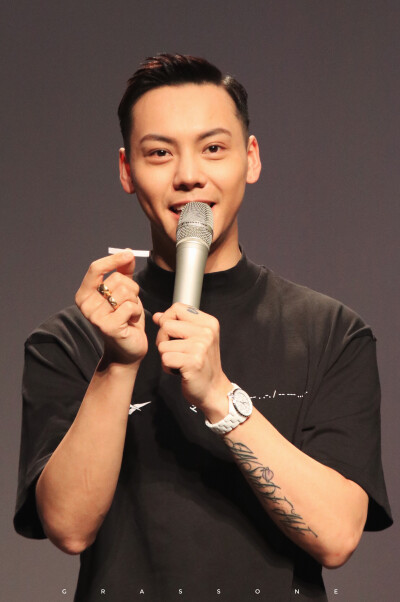 【陈伟霆 William Chan】190327 锐步2019秋冬上海时装周开幕秀 锐步Reebok亚太区品牌代言人 2169 x 3264 px (图源: 微博 @-弈安- weibo.com/5328592139/HmZY5eboS)