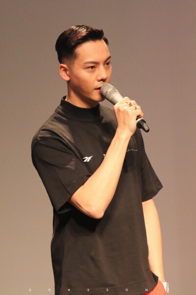 【陈伟霆 William Chan】190327 锐步2019秋冬上海时装周开幕秀 锐步Reebok亚太区品牌代言人 2172 x 3264 px (图源: 微博 @-弈安- weibo.com/5328592139/HmZY5eboS)