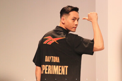 【陈伟霆 William Chan】190327 锐步2019秋冬上海时装周开幕秀 锐步Reebok亚太区品牌代言人 3264 x 2171 px (图源: 微博 @-弈安- weibo.com/5328592139/Hn09w6iLL)