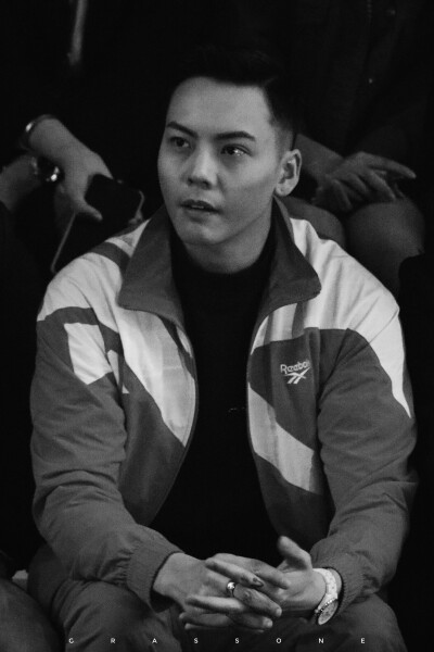 【陈伟霆 William Chan】190327 锐步2019秋冬上海时装周开幕秀 锐步Reebok亚太区品牌代言人 2148 x 3220 px (图源: 微博 @-弈安- weibo.com/5328592139/HmYcJrzld)