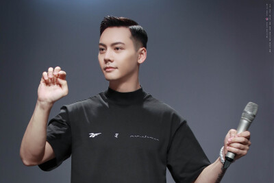 【陈伟霆 William Chan】190327 锐步2019秋冬上海时装周开幕秀 锐步Reebok亚太区品牌代言人 2000 x 1333 px (图源: 微博 @陈伟霆粉丝后援会 weibo.com/1679849642/HnctDcbda)