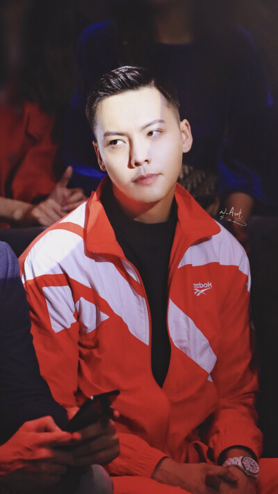 【陈伟霆 William Chan】190327 锐步2019秋冬上海时装周开幕秀 锐步Reebok亚太区品牌代言人 2157 x 3835 px (图源: 微博 @w_Acat weibo.com/2603916185/HnmFoqwCz)