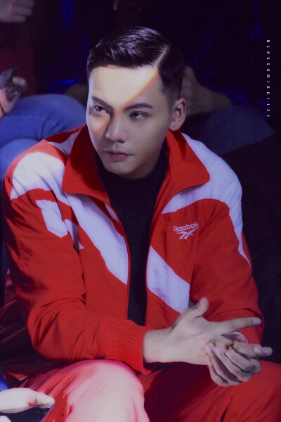 【陈伟霆 William Chan】190327 锐步2019秋冬上海时装周开幕秀 锐步Reebok亚太区品牌代言人 2549 x 3824 px (图源: 微博 @BLOSSOMING1121 weibo.com/6671223452/HnaXNv34s)