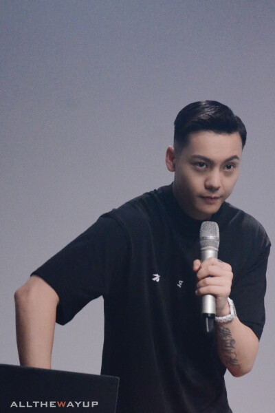 【陈伟霆 William Chan】190327 锐步2019秋冬上海时装周开幕秀 锐步Reebok亚太区品牌代言人 2154 x 3230 px (图源: 微博 @ALLTHEWAYUP·W weibo.com/6542159223/Hns1QpJyy)