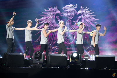 手拉手，我们一起走