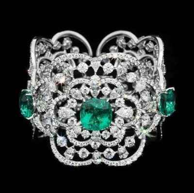 祖母绿镂空手镯，祖母绿重达25克拉