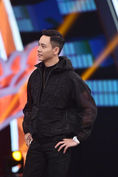 【陈伟霆 William Chan】王牌对王牌 EP190405 1596 x 2400 px (图源: 微博@霍汶希Mani weibo.com/1711759320/Ho5ekch3y)