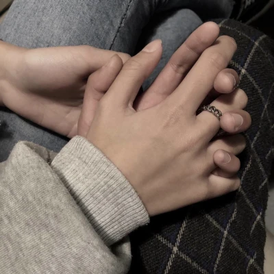 牵手情头11网友洪世贤收集到对你的爱 
情侣头像❤亲亲 牵手 情头11