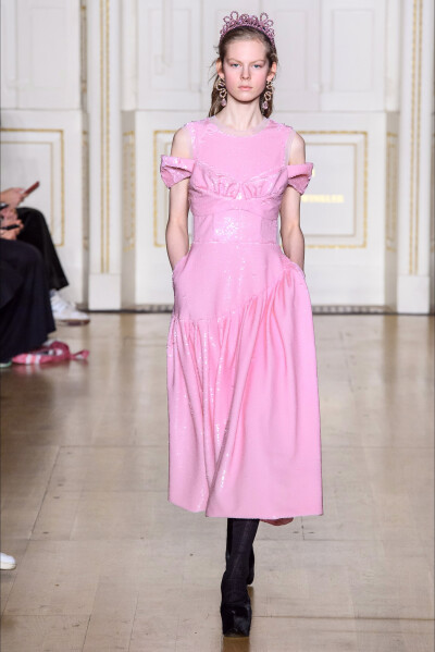 西蒙娜·罗莎 (Simone Rocha)2019伦敦时装周秋冬高级成衣发布秀