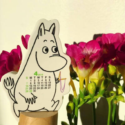 4月的姆明拿着弹弓~ 很淘气的样子呢！[笑cry] #姆明一族Moomin# ​​​​