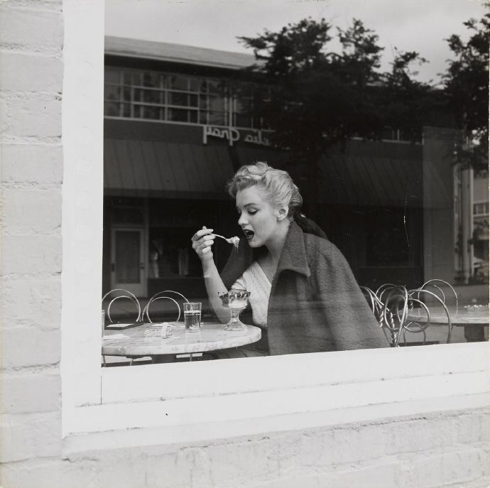 Marilyn Monroe at Wil Wright’s Ice Cream Parlor. Photo by Andre de Dienes, 1953.