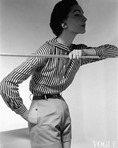 1954年，名模谢利·尼尔姆斯（Cherry Nelms）。（摄影：Horst P. Horst）