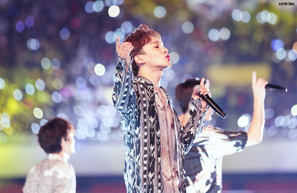 #EXO出道七周年快乐# 1,2,3，we are one 全世界最好的EXO 金珉锡（XIUMIN）金俊勉（SUHO）张艺兴（LAY）边伯贤（BAEKHYUN）金钟大（CHEN）朴灿烈（CHANYEOL）都暻秀（D.O.）金钟仁（KAI）吴世勋（SEHUN） #壁纸 #头像