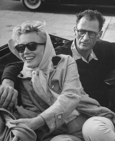 Marilyn Monroe with her husband Arthur Miller, 1956. 