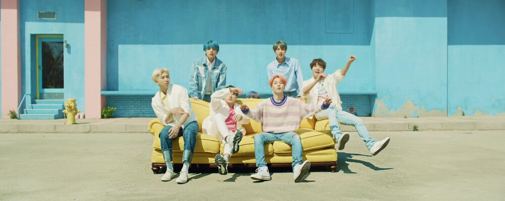 Boy with Luv feat. Halsey