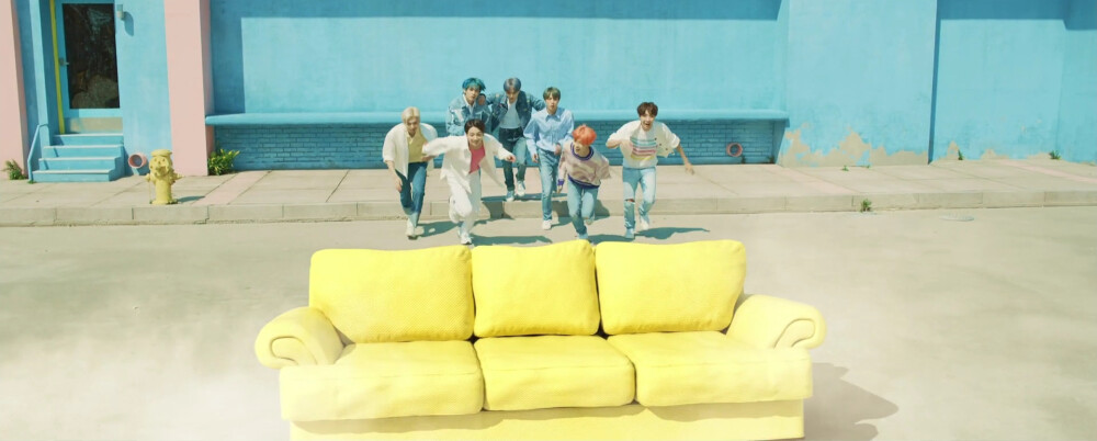 Boy with Luv feat. Halsey