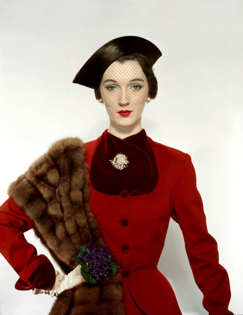 Dovima models a Lily Daché hat and a jeweled brooch by Verdura in a 1950 photo by Erwin Blumenfeld ​​​​