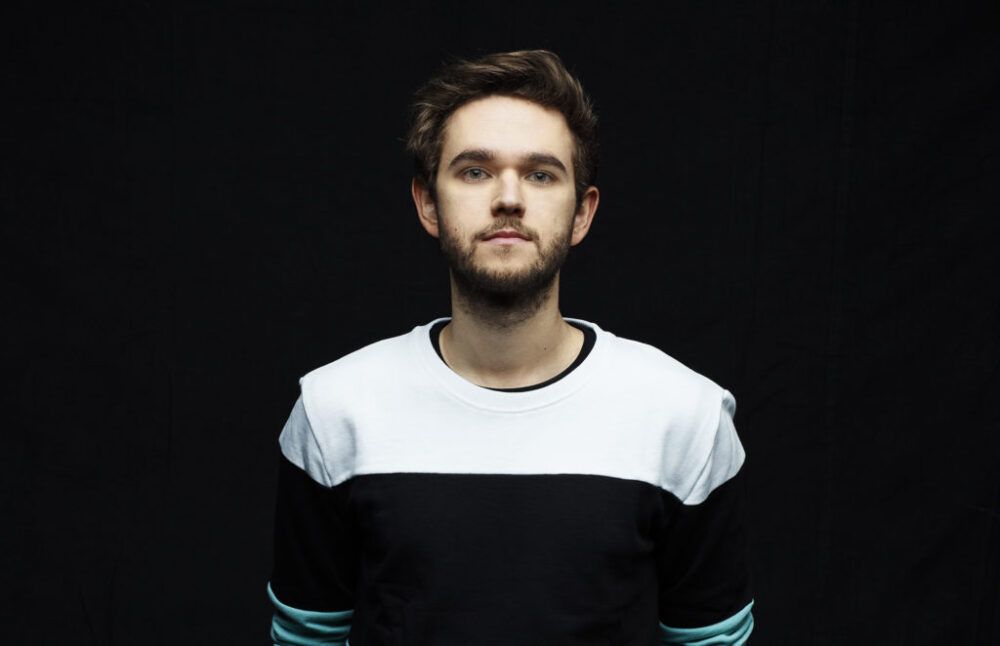 Anton Zaslavski (1989年9月2日出生)Zedd ，是一位俄罗斯-德国唱片制作人，DJ，多乐器演奏家和词曲作者.他主要生产和表演电屋音乐，但他的体裁和音乐风格都多样化了，受到了渐进式住宅, 杜布步，和古典音乐.
佐德长大后开始了他的职业生涯。凯泽斯劳滕、德国。他的艺名，佐德，来自泽德，非美国英语这封信的名字Z他姓的第一个字母。2012年，他释放了“清晰性“(特写狐狸)，这推动了他成功的主流化，达到了世界第八位。公告牌热100给他一个格莱美为最佳舞蹈录音在第56届格莱美奖.2012年晚些时候，他发行了他的首张录音室专辑。清晰性，与热门单曲“过夜“(特写海利·威廉姆斯)出现在这张专辑的2013年豪华版上。
2015年，他的第二张录音室专辑真彩