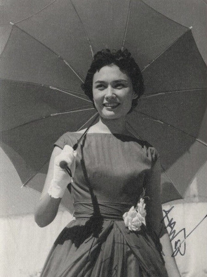 1955年，香港明星李嬙。