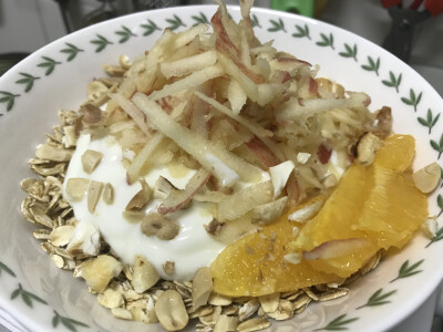 ALL DAY BREAKFAST Oatmeal Grated Apple Mixed Nuts with Yoghurt