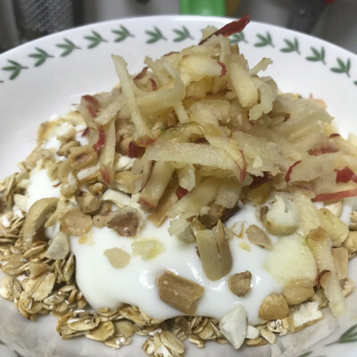 ALL DAY BREAKFAST Oatmeal Grated Apple Mixed Nuts with Yoghurt